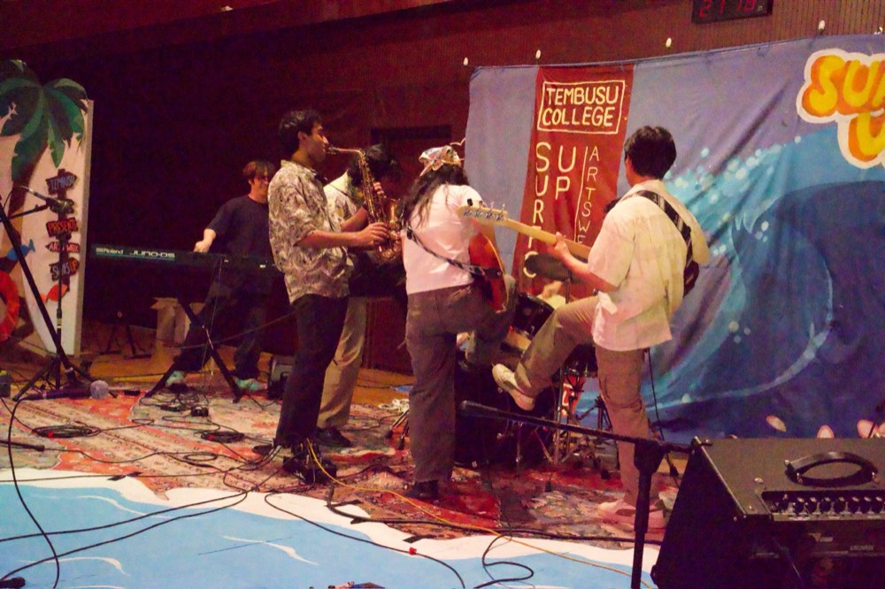 Surf's Up performance