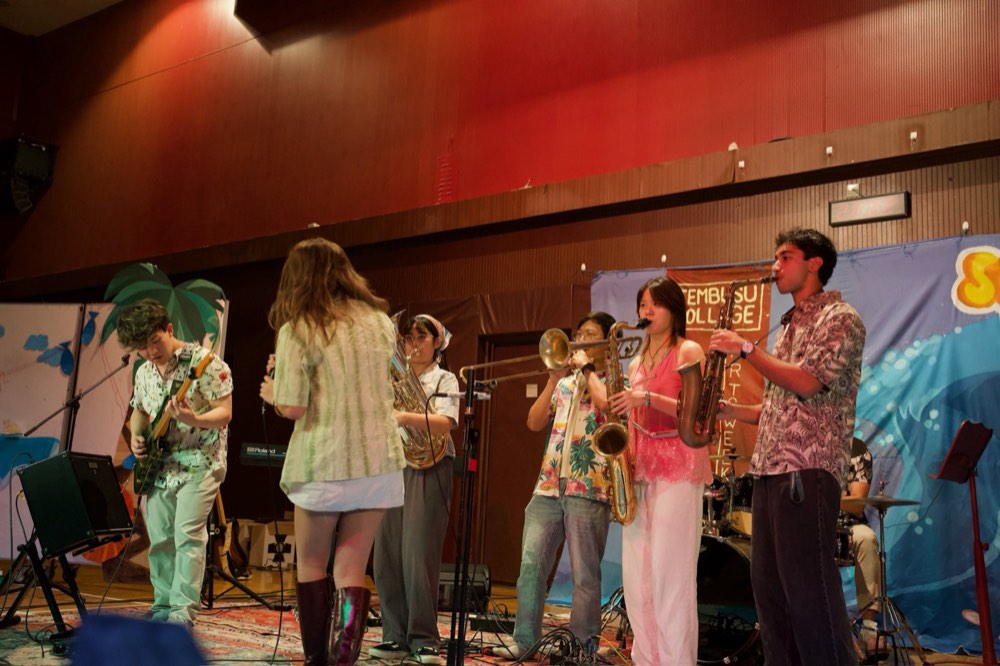 Surf's Up performance