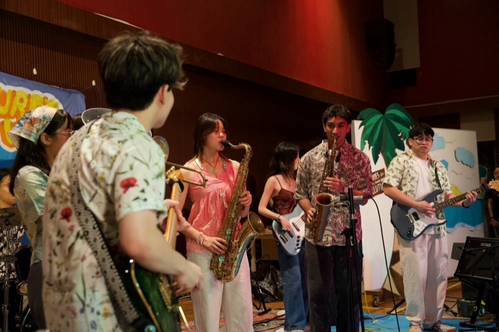 Surf's Up performance